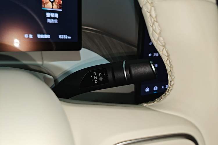 Used Wey Gaoshan 2025 Four-Wheel Drive Alpine 8 Gear Lever