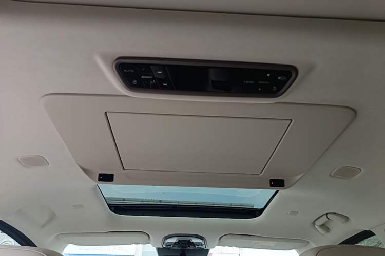 Used Wey Gaoshan 2025 Four-Wheel Drive Alpine 8 Headliner