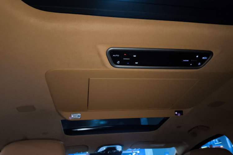 Used Wey Gaoshan 2025 Four-Wheel Drive Alpine 8 Headliner