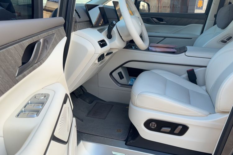 Used Wey Gaoshan 2025 Four-Wheel Drive Alpine 8 Interior 2