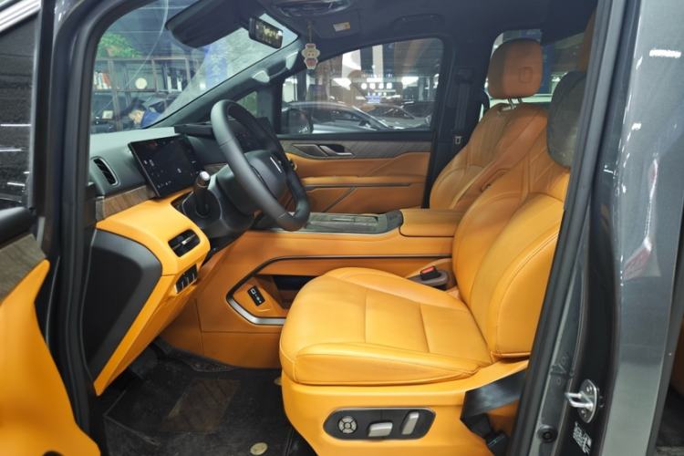 Used Wey Gaoshan 2025 Four-Wheel Drive Alpine 8 Interior 3