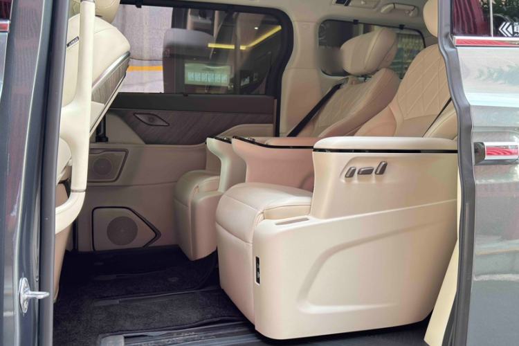 Used Wey Gaoshan 2025 Four-Wheel Drive Alpine 8 Interior 3