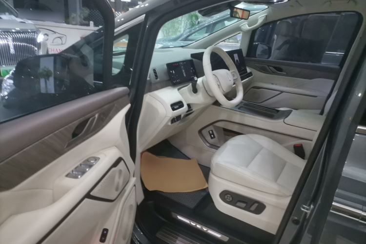 Used Wey Gaoshan 2025 Four-Wheel Drive Alpine 8 Interior 3