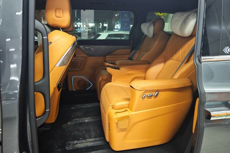 Used Wey Gaoshan 2025 Four-Wheel Drive Alpine 8 Interior 4