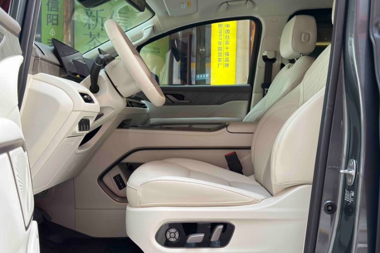 Used Wey Gaoshan 2025 Four-Wheel Drive Alpine 8 Interior 4