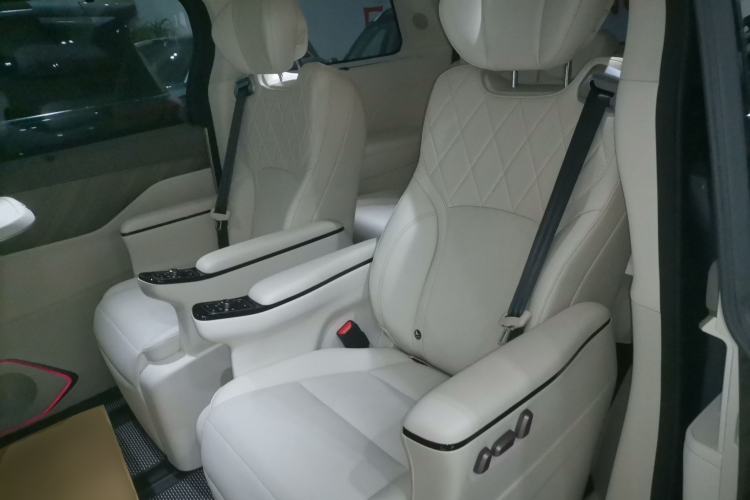Used Wey Gaoshan 2025 Four-Wheel Drive Alpine 8 Interior 4