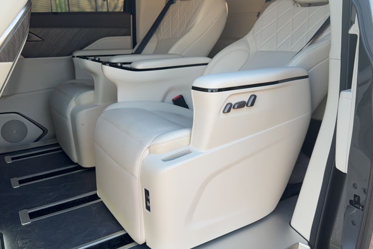 Used Wey Gaoshan 2025 Four-Wheel Drive Alpine 8 Interior 4