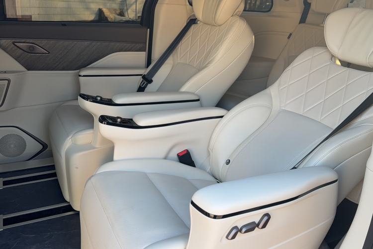 Used Wey Gaoshan 2025 Four-Wheel Drive Alpine 8 Interior 5