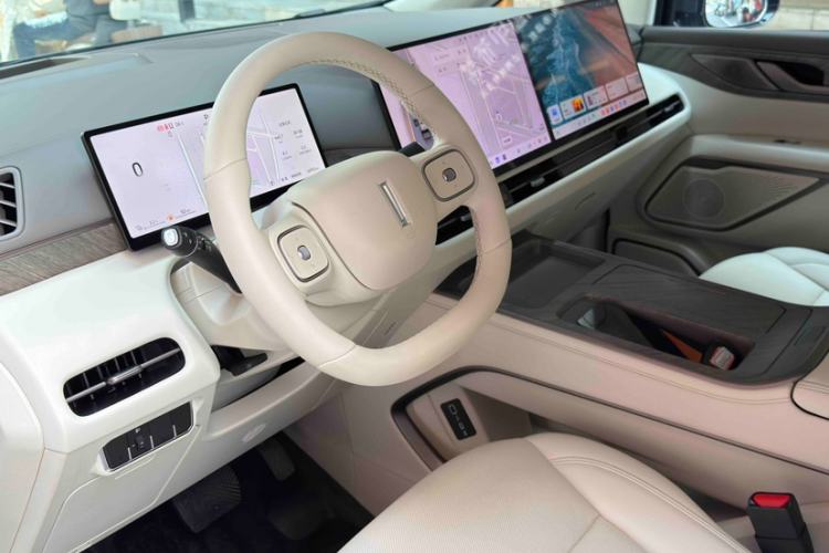 Used Wey Gaoshan 2025 Four-Wheel Drive Alpine 8 Interior 6