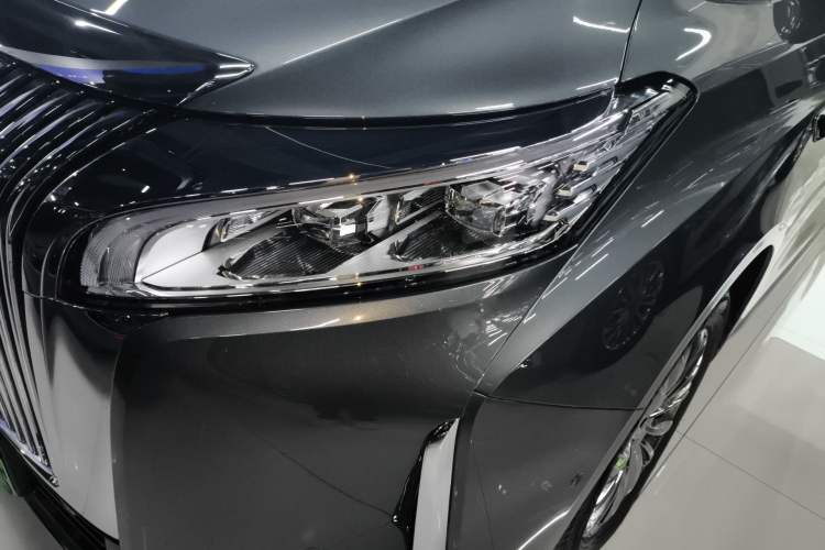 Used Wey Gaoshan 2025 Four-Wheel Drive Alpine 8 Left Front Headlight