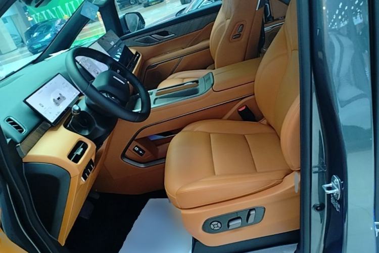 Used Wey Gaoshan 2025 Four-Wheel Drive Alpine 8 Left Front Seat