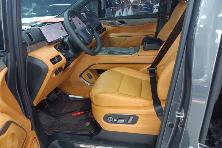 Used Wey Gaoshan 2025 Four-Wheel Drive Alpine 8 Left Front Seat
