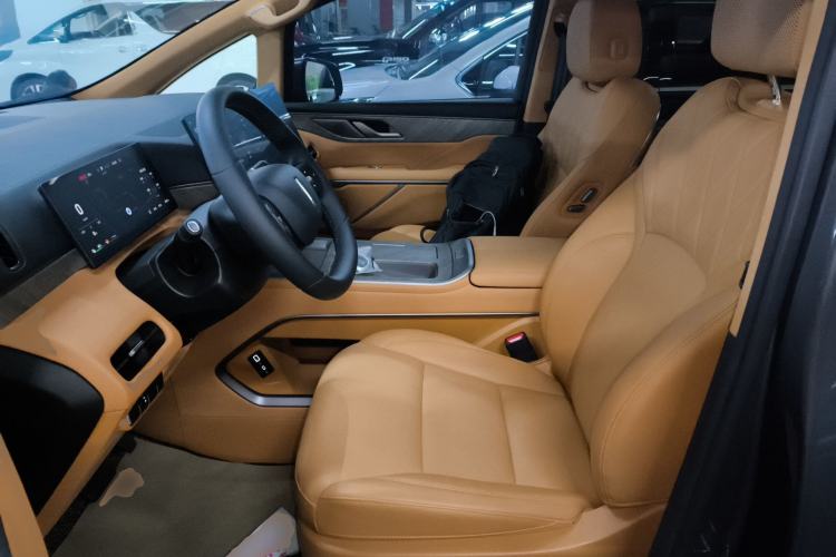Used Wey Gaoshan 2025 Four-Wheel Drive Alpine 8 Left Front Seat