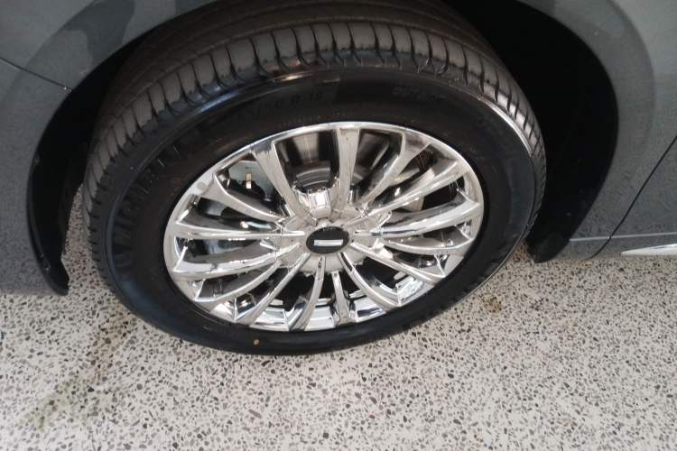 Used Wey Gaoshan 2025 Four-Wheel Drive Alpine 8 Left Front Wheel Hub