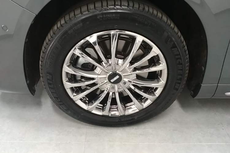 Used Wey Gaoshan 2025 Four-Wheel Drive Alpine 8 Left Front Wheel Hub
