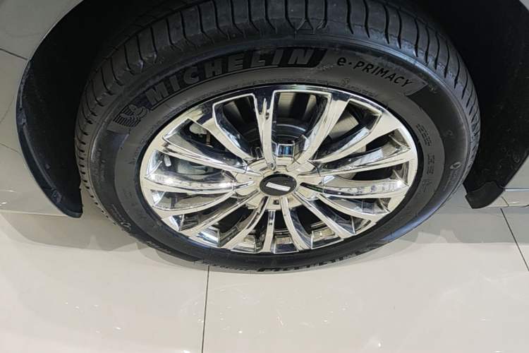 Used Wey Gaoshan 2025 Four-Wheel Drive Alpine 8 Left Front Wheel Hub