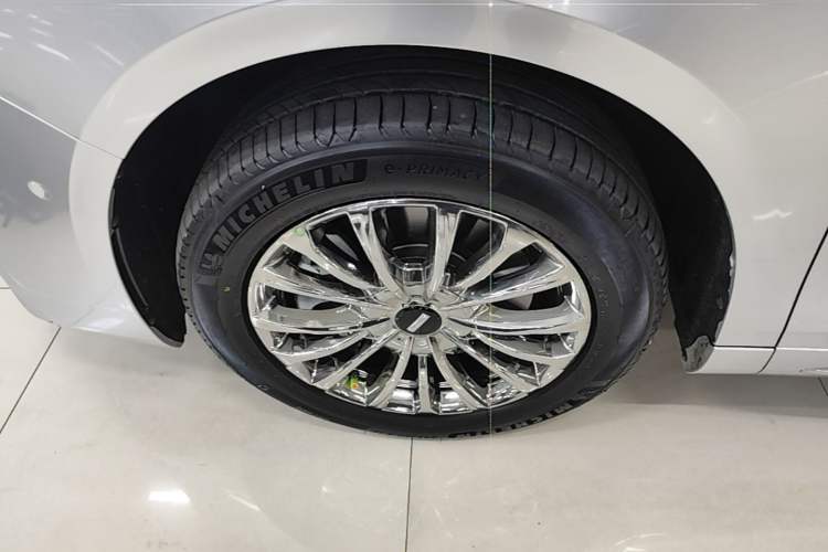Used Wey Gaoshan 2025 Four-Wheel Drive Alpine 8 Left Front Wheel Hub