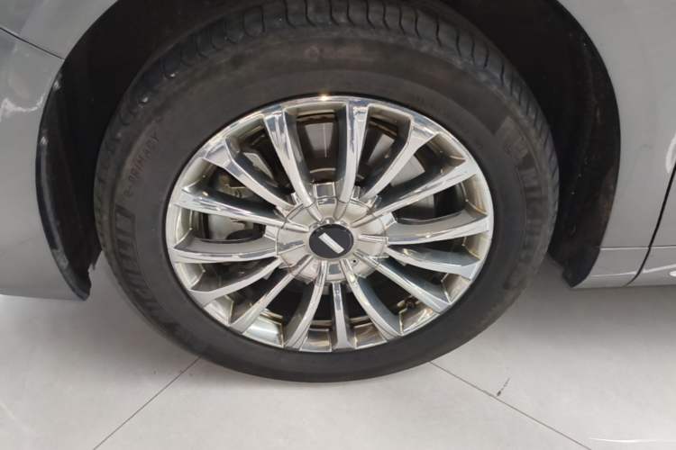 Used Wey Gaoshan 2025 Four-Wheel Drive Alpine 8 Left Front Wheel Hub