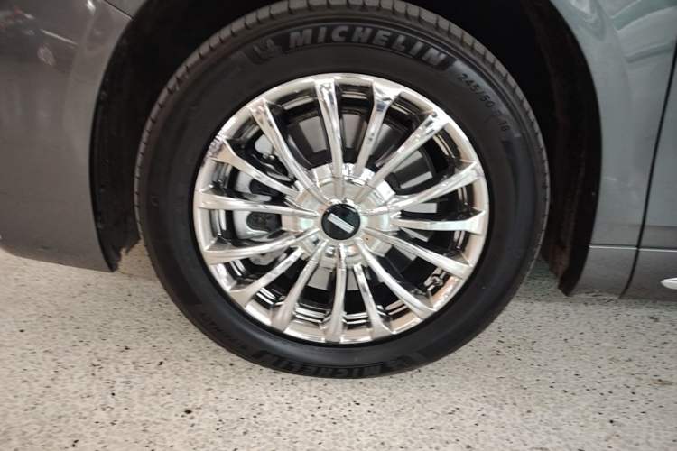 Used Wey Gaoshan 2025 Four-Wheel Drive Alpine 8 Left Front Wheel Hub