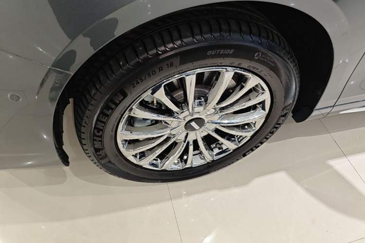Used Wey Gaoshan 2025 Four-Wheel Drive Alpine 8 Left Front Wheel Hub