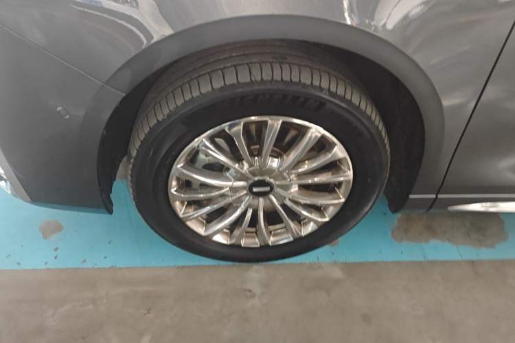 Used Wey Gaoshan 2025 Four-Wheel Drive Alpine 8 Left Front Wheel Hub