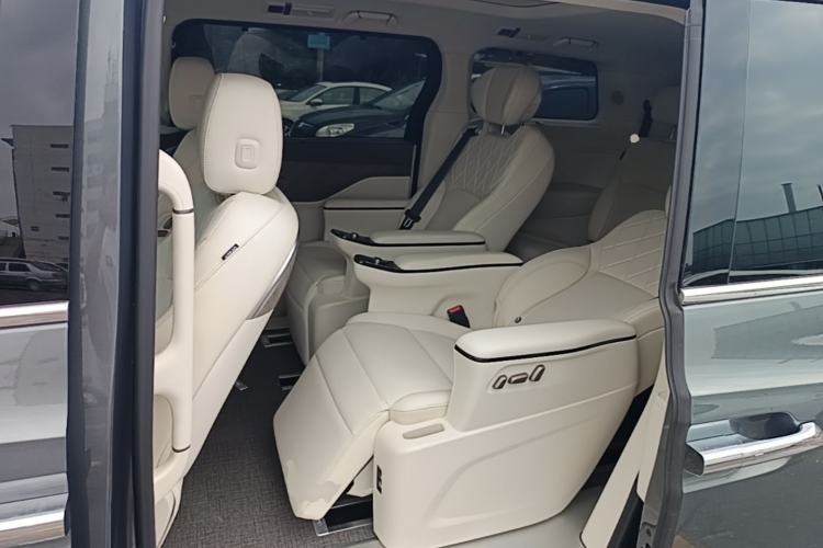 Used Wey Gaoshan 2025 Four-Wheel Drive Alpine 8 Left Rear Seat