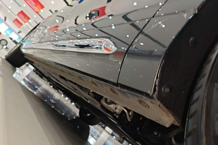 Used Wey Gaoshan 2025 Four-Wheel Drive Alpine 8 Left Side Sill