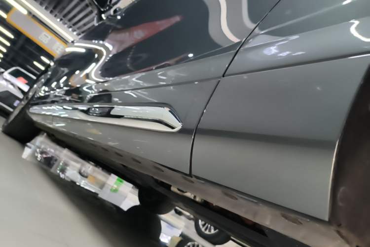 Used Wey Gaoshan 2025 Four-Wheel Drive Alpine 9 Left Side Sill