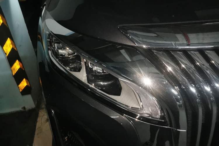 Used Wey Gaoshan 2025 Four-Wheel Drive Alpine 8 Right Front Headlight