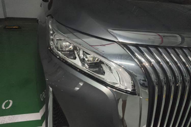 Used Wey Gaoshan 2025 Four-Wheel Drive Alpine 8 Right Front Headlight