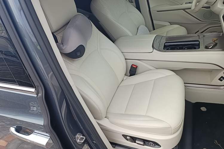 Used Wey Gaoshan 2025 Four-Wheel Drive Alpine 8 Right Front Seat