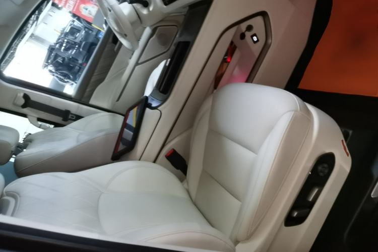 Used Wey Gaoshan 2025 Four-Wheel Drive Alpine 8 Right Front Seat