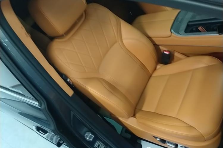 Used Wey Gaoshan 2025 Four-Wheel Drive Alpine 8 Right Front Seat
