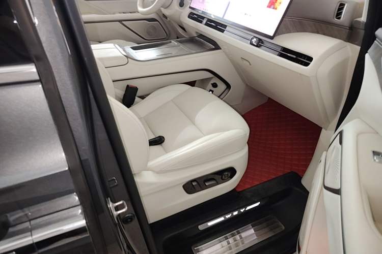 Used Wey Gaoshan 2025 Four-Wheel Drive Alpine 8 Right Front Seat
