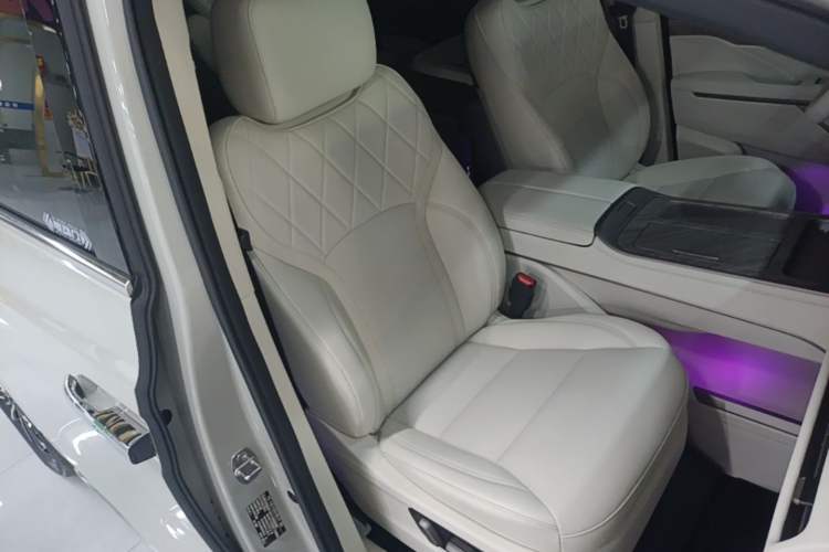 Used Wey Gaoshan 2025 Model Four-Wheel Drive Gao Shan 7 Right Front Seat