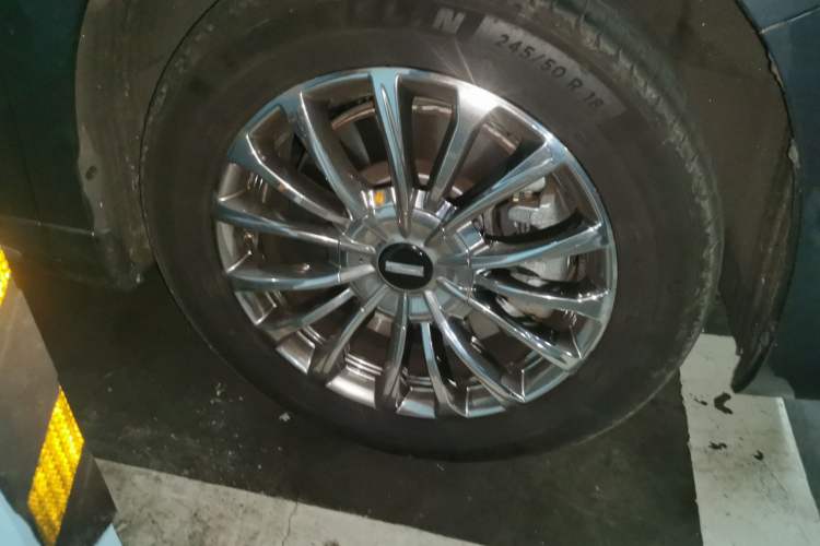 Used Wey Gaoshan 2025 Four-Wheel Drive Alpine 8 Right Front Wheel Hub
