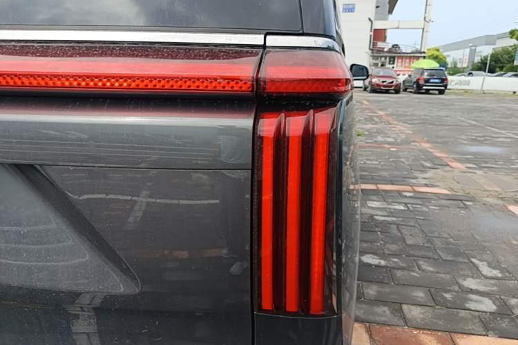 Used Wey Gaoshan 2025 Four-Wheel Drive Alpine 8 Right Rear Taillight