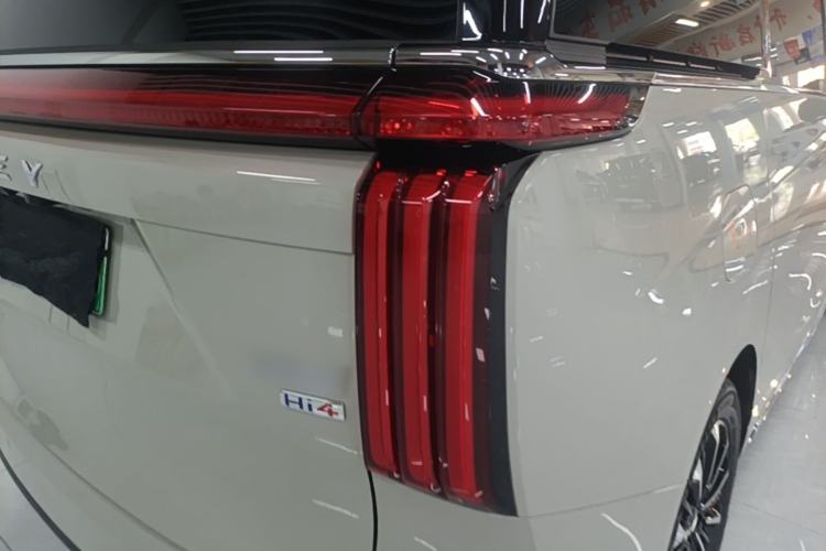 Used Wey Gaoshan 2025 Model Four-Wheel Drive Gao Shan 7 Right Rear Taillight