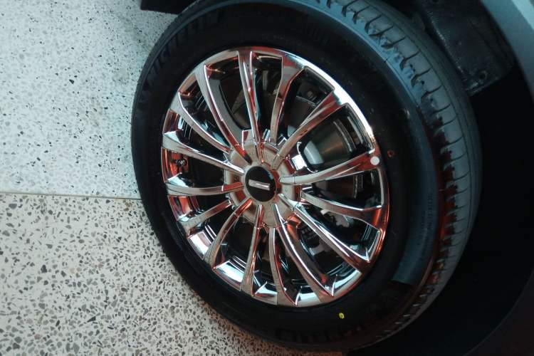Used Wey Gaoshan 2025 Four-Wheel Drive Alpine 8 Right Rear Wheel Hub
