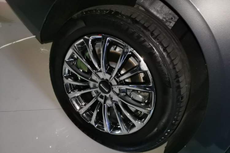 Used Wey Gaoshan 2025 Four-Wheel Drive Alpine 8 Right Rear Wheel Hub