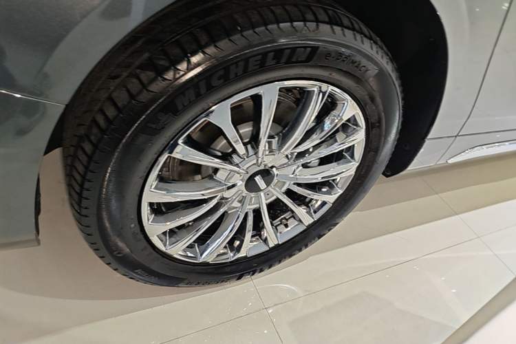 Used Wey Gaoshan 2025 Four-Wheel Drive Alpine 8 Right Rear Wheel Hub
