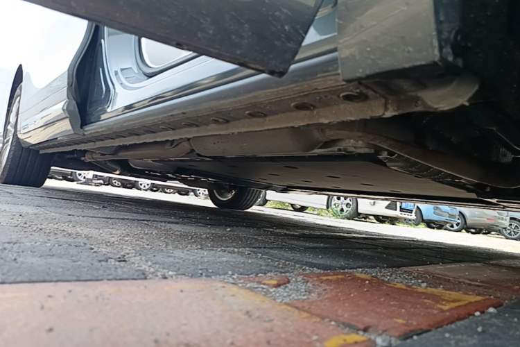 Used Wey Gaoshan 2025 Four-Wheel Drive Alpine 8 Right Side Sill
