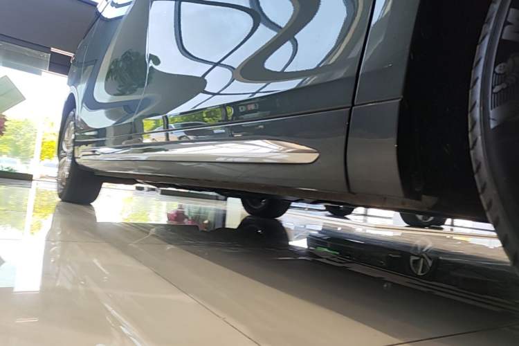 Used Wey Gaoshan 2025 Four-Wheel Drive Alpine 8 Right Side Sill