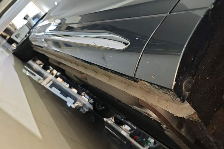 Used Wey Gaoshan 2025 Four-Wheel Drive Alpine 8 Right Side Sill