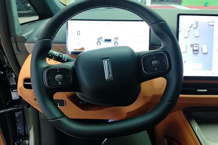 Used Wey Gaoshan 2025 Four-Wheel Drive Alpine 8 Steering Wheel