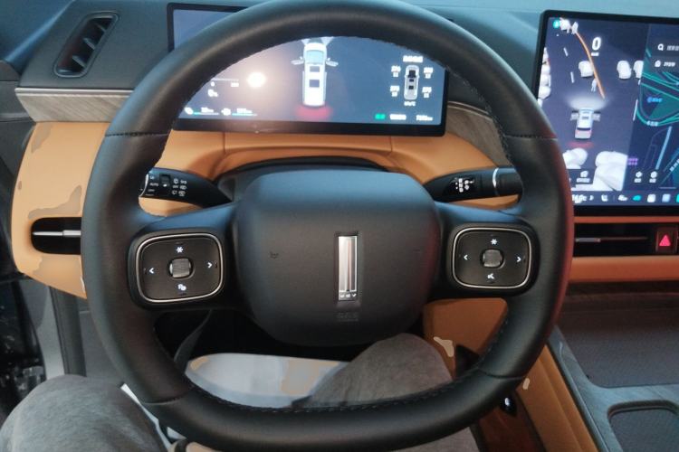 Used Wey Gaoshan 2025 Four-Wheel Drive Alpine 8 Steering Wheel