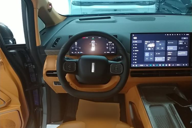 Used Wey Gaoshan 2025 Four-Wheel Drive Alpine 8 Steering Wheel