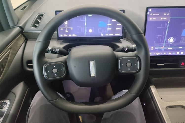 Used Wey Gaoshan 2025 Four-Wheel Drive Alpine 8 Steering Wheel