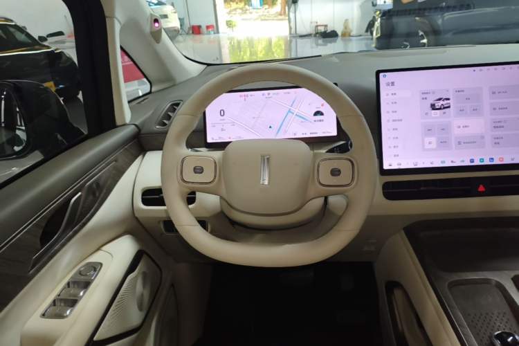 Used Wey Gaoshan 2025 Four-Wheel Drive Alpine 8 Steering Wheel