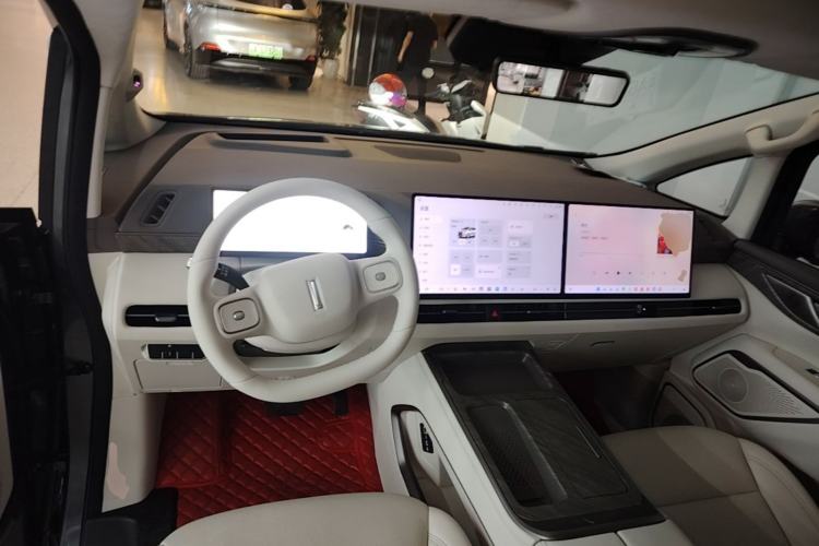Used Wey Gaoshan 2025 Four-Wheel Drive Alpine 8 Steering Wheel